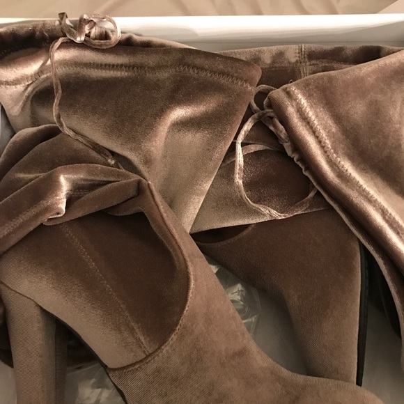 Steve Madden gorgeous taupe velvet boot - Picture 2 of 5